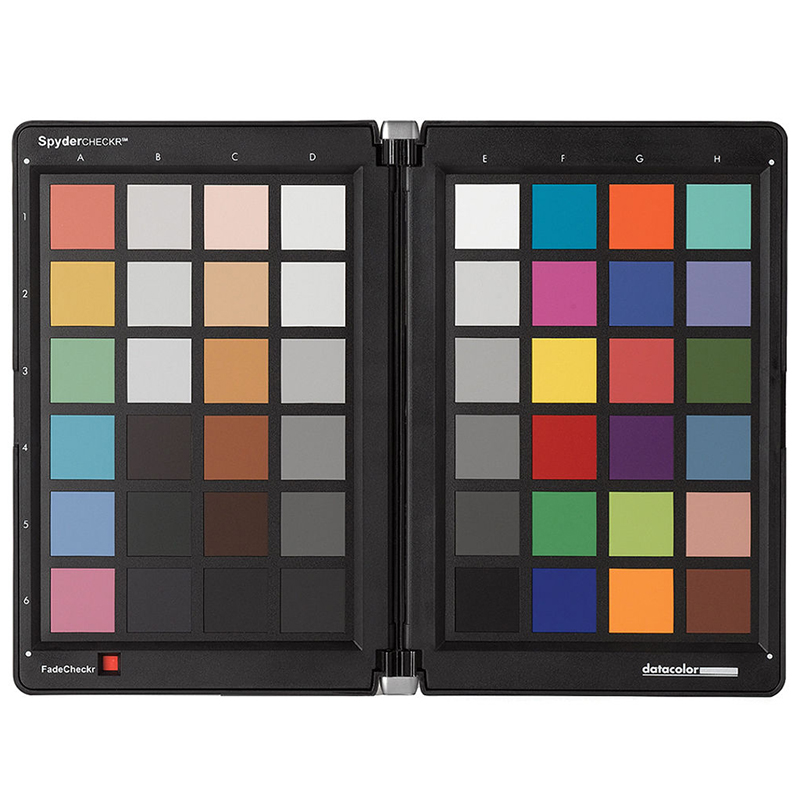 Tarjeta de Color Datacolor con Estuche SpyderCHECKR  SCK-100