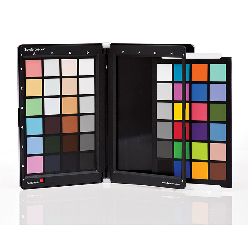 Tarjeta de Color Datacolor con Estuche SpyderCHECKR  SCK-100