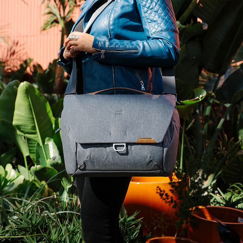 Mochila de Hombro Peak Design Everyday Messenger V2 BEDM13AS2 (Ash Gray)